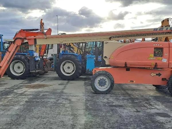 JLG 800AJ