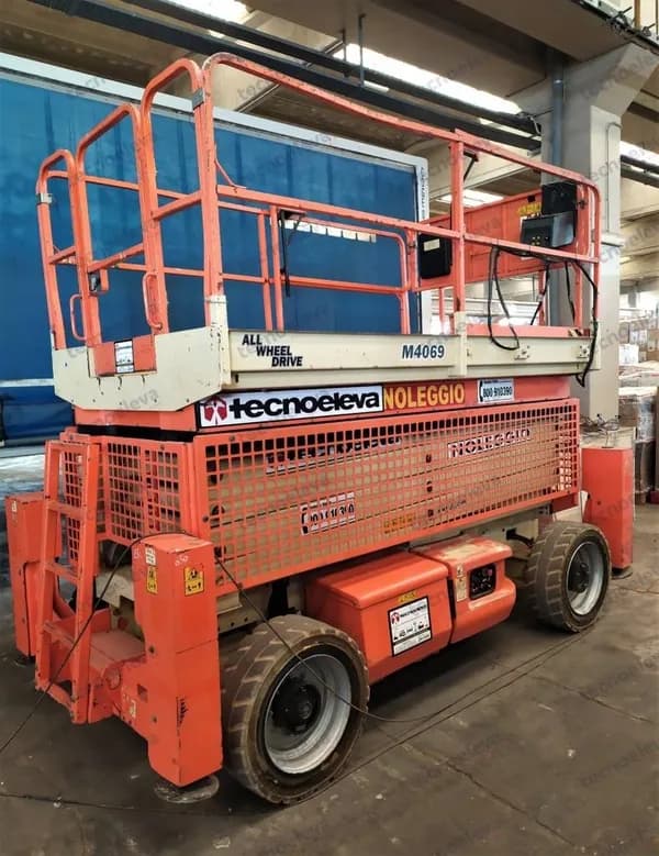 JLG M 4069